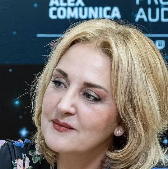 VANESSA OSTÁRIZ.jpg